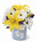 /images/ftd09white/SWB^1lg.jpg Sweet Dreams Bouquet - Boy